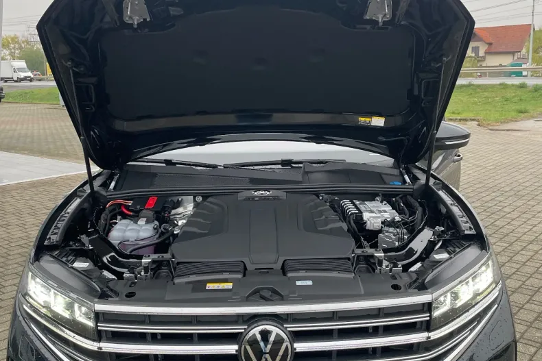 Volkswagen Touareg din 2025 cu 1.600 km - oferta VOL156632 - foto 16