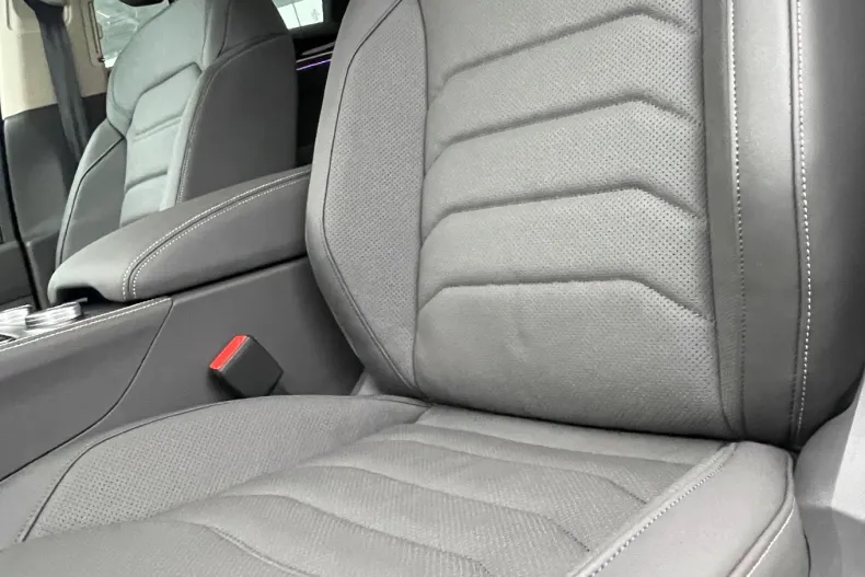 Volkswagen Touareg din 2025 cu 1.600 km - oferta VOL156632 - foto 18