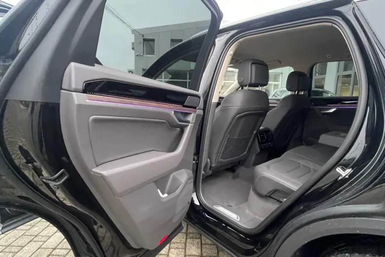 Volkswagen Touareg din 2025 cu 1.600 km - oferta VOL156632 - foto 23