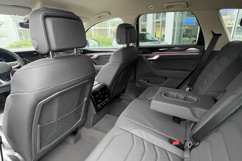 Volkswagen Touareg din 2025 cu 1.600 km - oferta VOL156632 - foto 24