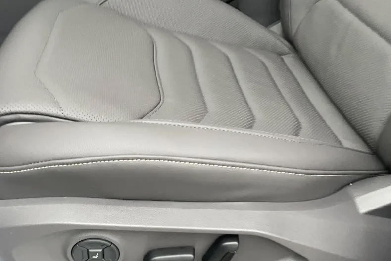 Volkswagen Touareg din 2025 cu 1.600 km - oferta VOL156632 - foto 29