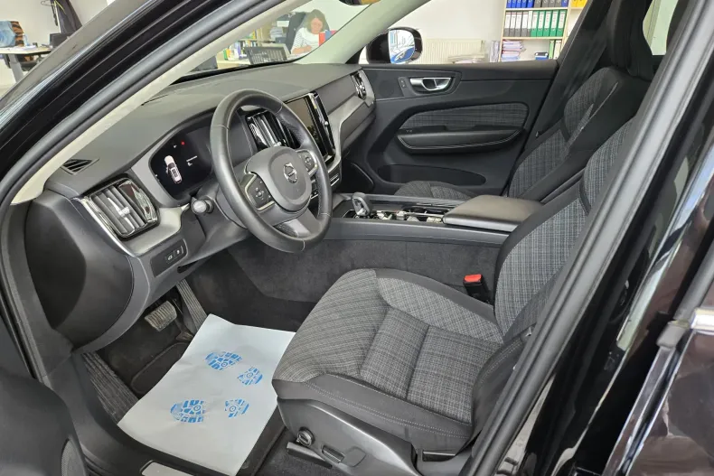 Volvo XC60 din 2023 cu 26.689 km - oferta VOL156657 - foto 4