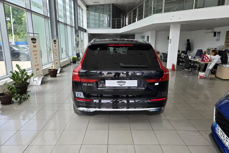 Volvo XC60 din 2023 cu 26.689 km - oferta VOL156657 - foto 11