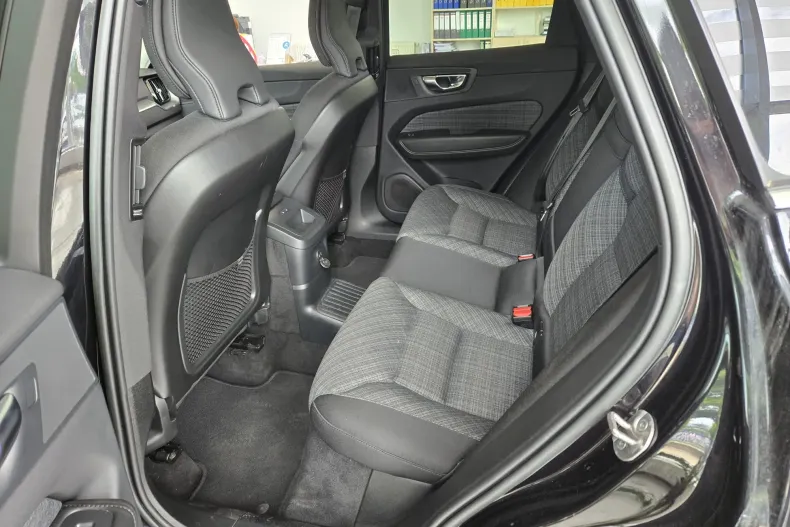 Volvo XC60 din 2023 cu 26.689 km - oferta VOL156657 - foto 15