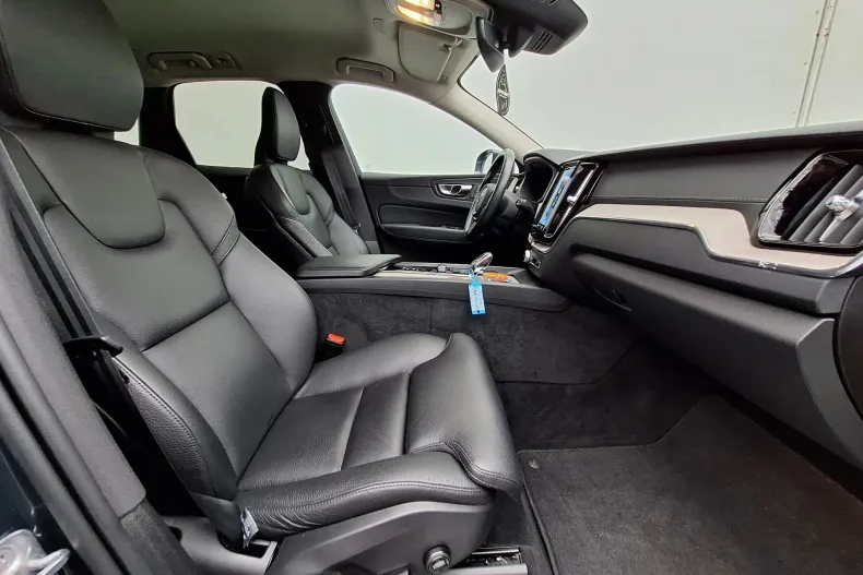 Volvo XC60 din 2021 cu 50.438 km - oferta VOL156660 - foto 25