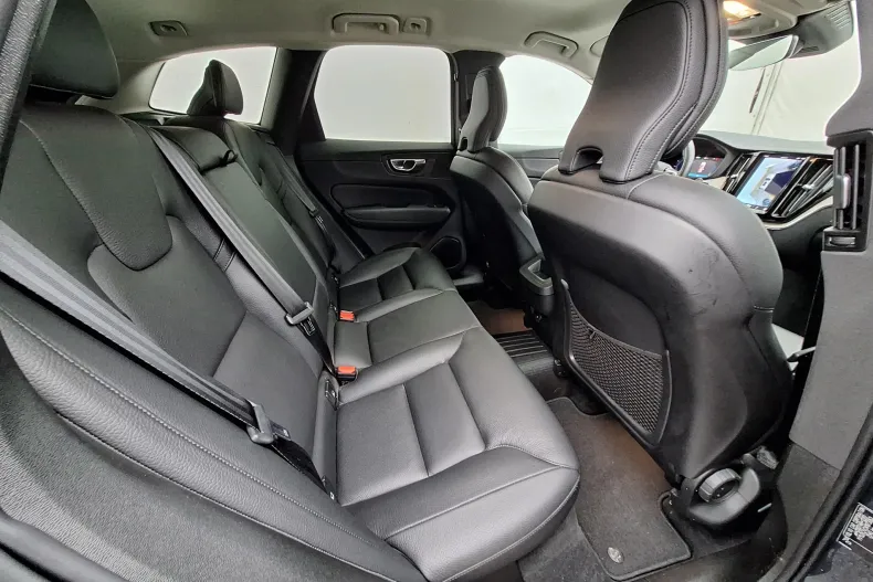 Volvo XC60 din 2021 cu 50.438 km - oferta VOL156660 - foto 27