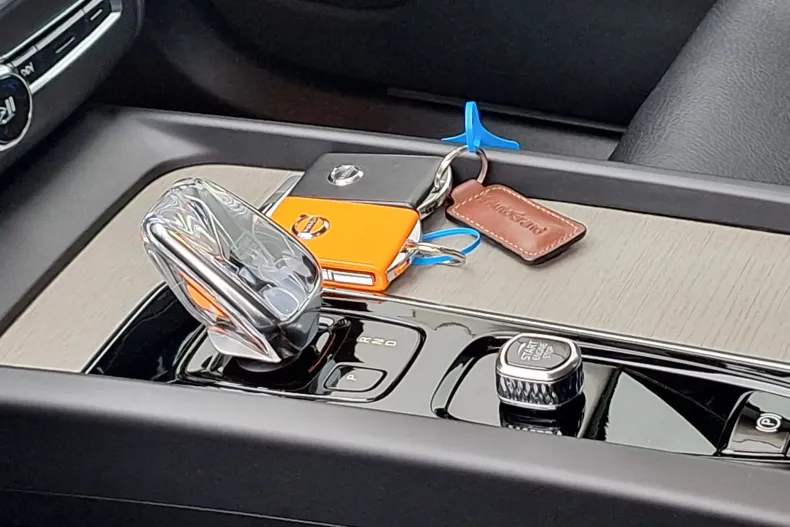 Volvo XC60 din 2021 cu 50.438 km - oferta VOL156660 - foto 28