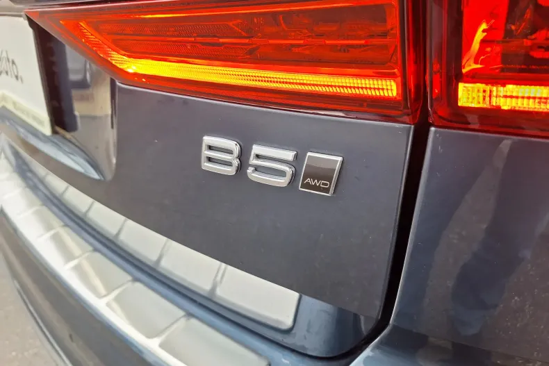 Volvo XC60 din 2021 cu 50.438 km - oferta VOL156660 - foto 39