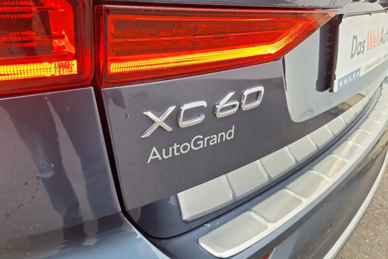 Volvo XC60 din 2021 cu 50.438 km - oferta VOL156660 - foto 40