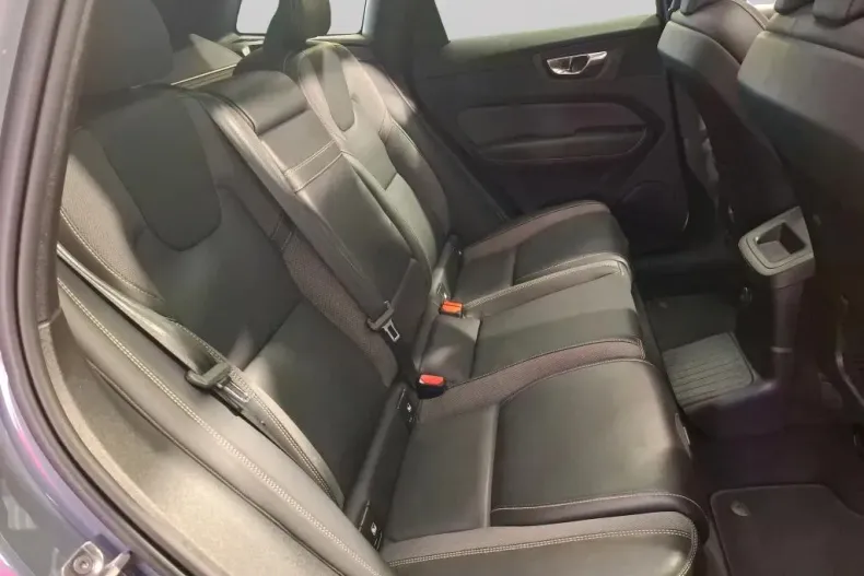 Volvo XC60 din 2021 cu 84.303 km - oferta VOL156670 - foto 9