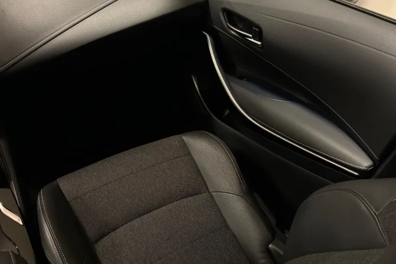 Toyota Corolla din 2021 cu 87.000 km - oferta TOY156683 - foto 21