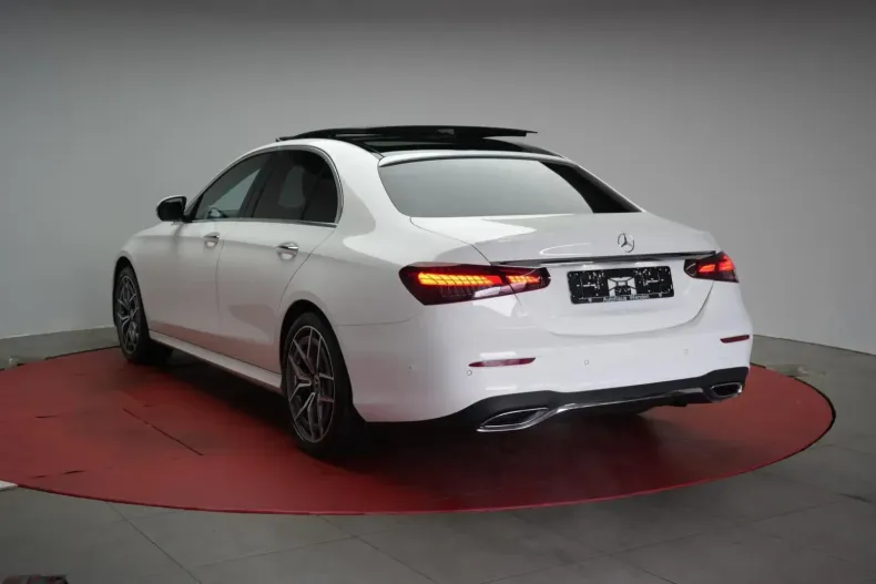 Mercedes-Benz E 300 din 2022 cu 98.000 km - oferta MER156712 - foto 4