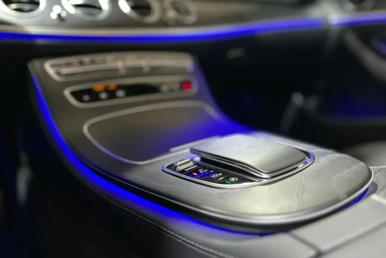 Mercedes-Benz E 400 din 2023 cu 21.000 km - oferta MER156721 - foto 30