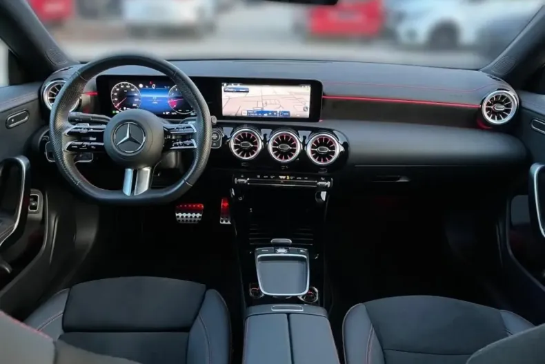 Mercedes-Benz CLA 200 din 2024 cu 15.000 km - oferta MER156723 - foto 9