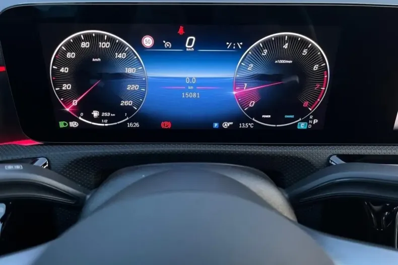 Mercedes-Benz CLA 200 din 2024 cu 15.000 km - oferta MER156723 - foto 12