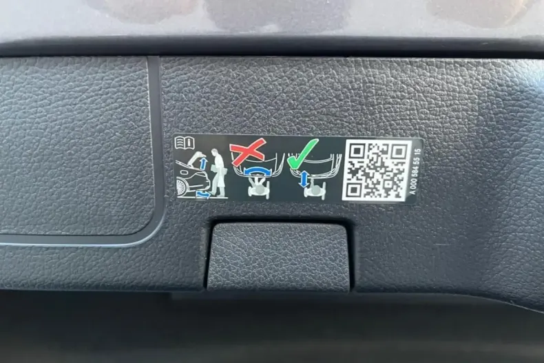 Mercedes-Benz CLA 200 din 2024 cu 15.000 km - oferta MER156723 - foto 15