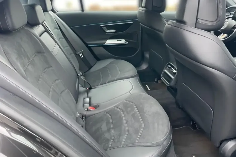 Mercedes-Benz E 300 din 2024 cu 11.022 km - oferta MER156724 - foto 11