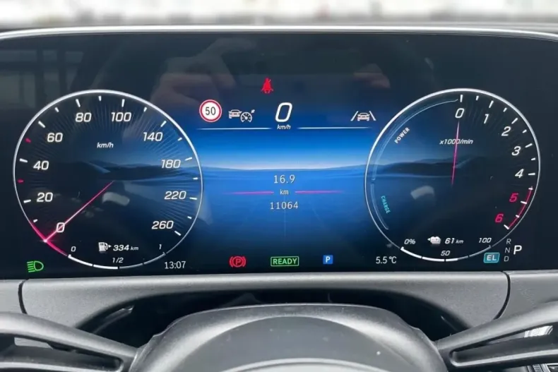 Mercedes-Benz E 300 din 2024 cu 11.022 km - oferta MER156724 - foto 13