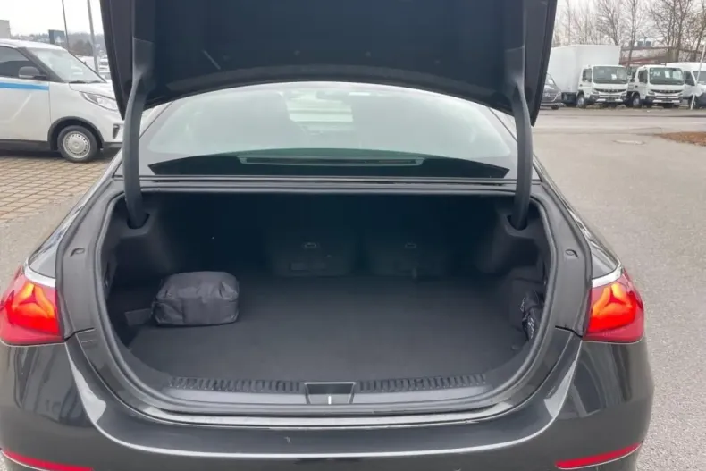 Mercedes-Benz E 300 din 2024 cu 11.022 km - oferta MER156724 - foto 14