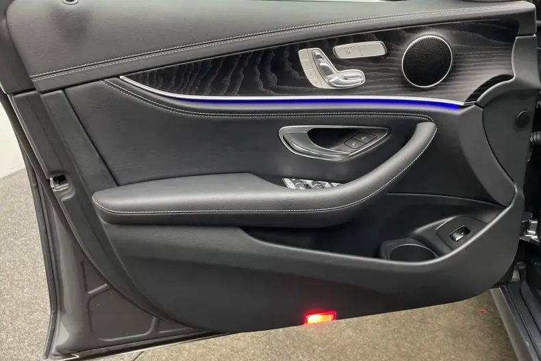 Mercedes-Benz E 300 din 2022 cu 75.612 km - oferta MER156725 - foto 11