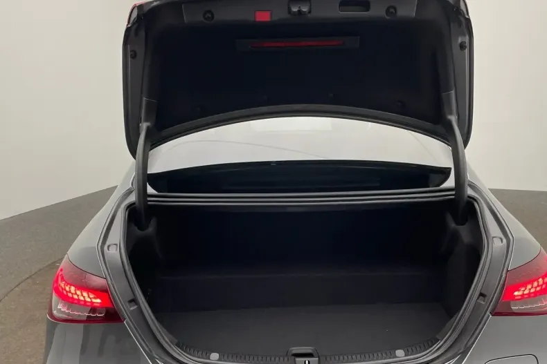 Mercedes-Benz E 300 din 2022 cu 75.612 km - oferta MER156725 - foto 12