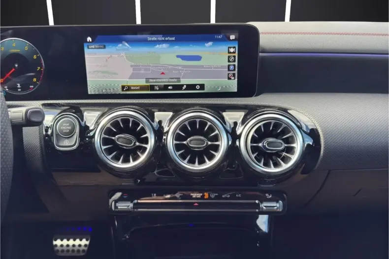 Mercedes-Benz CLA 180 din 2023 cu 15.000 km - oferta MER156735 - foto 9