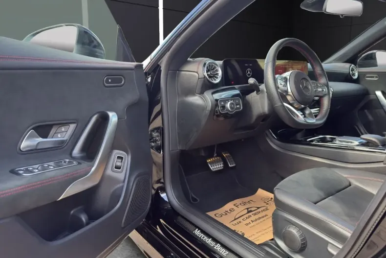 Mercedes-Benz CLA 180 din 2023 cu 15.000 km - oferta MER156735 - foto 15