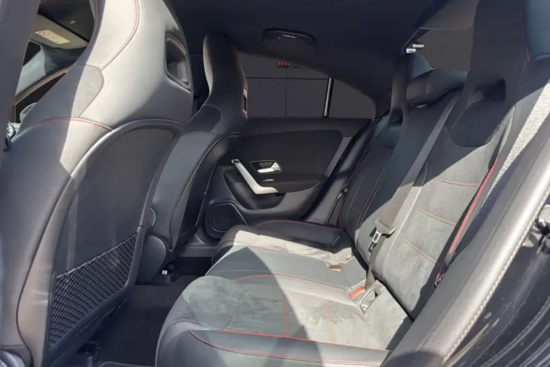 Mercedes-Benz CLA 180 din 2023 cu 15.000 km - oferta MER156735 - foto 18