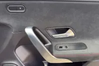 Mercedes-Benz CLA 180 din 2023 cu 15.000 km - oferta MER156735 - foto 22