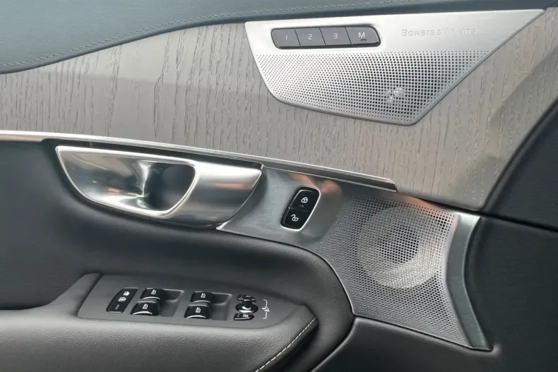 Volvo XC90 din 2024 cu 8.535 km - oferta VOL156741 - foto 16