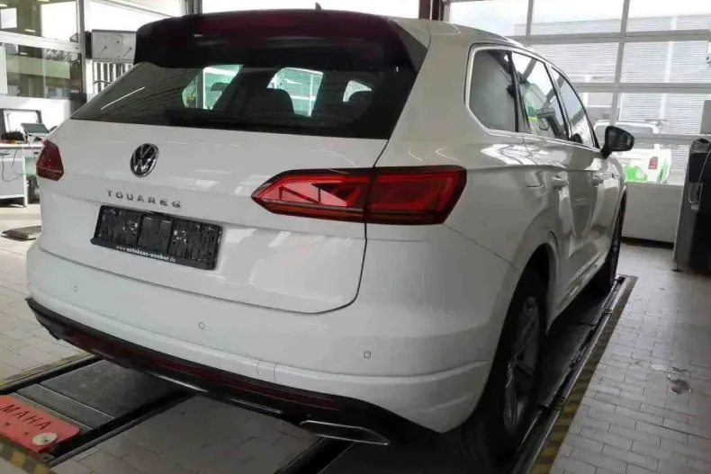 Volkswagen Touareg din 2021 cu 43.608 km - oferta VOL156770 - foto 2