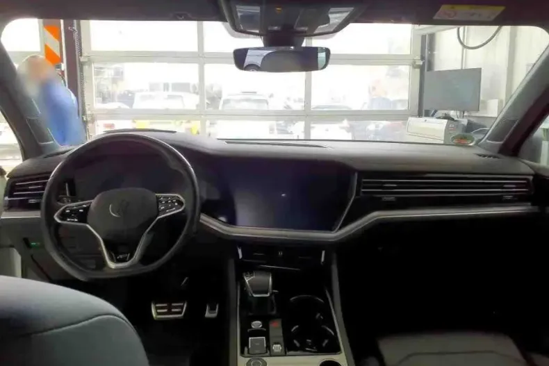 Volkswagen Touareg din 2021 cu 43.608 km - oferta VOL156770 - foto 3