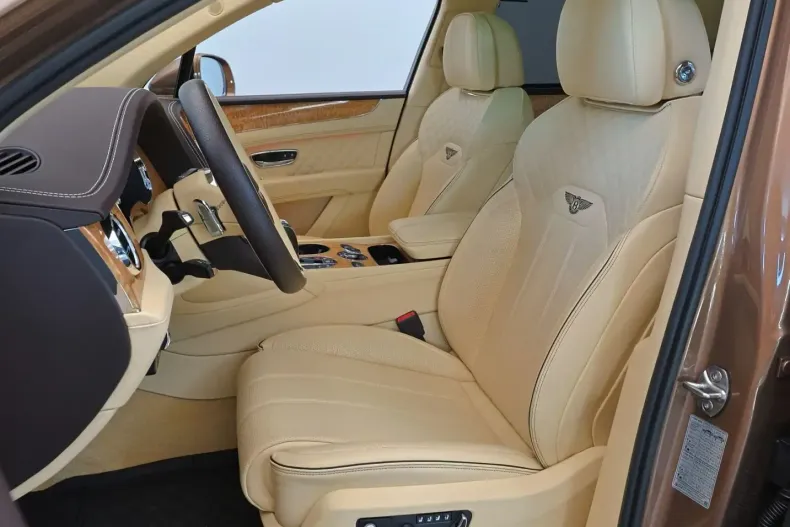 Bentley Bentayga din 2023 cu 18.628 km - oferta BEN156777 - foto 8