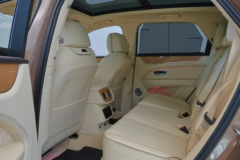 Bentley Bentayga din 2023 cu 18.628 km - oferta BEN156777 - foto 9