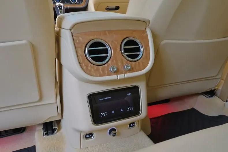 Bentley Bentayga din 2023 cu 18.628 km - oferta BEN156777 - foto 11