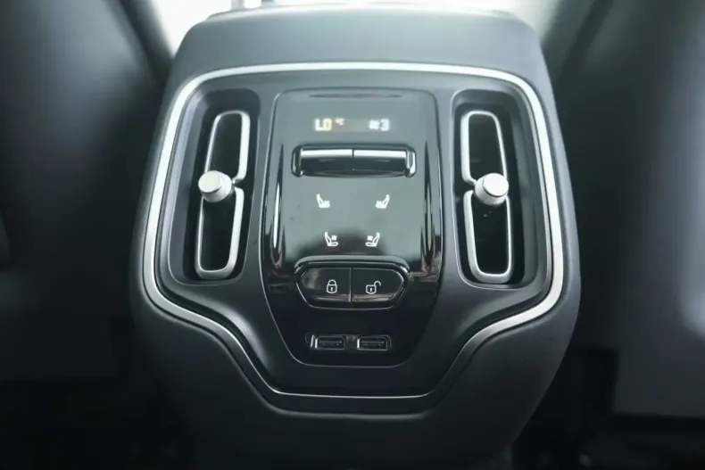 Aston Martin DBX din 2024 cu 45.900 km - oferta AST156784 - foto 28