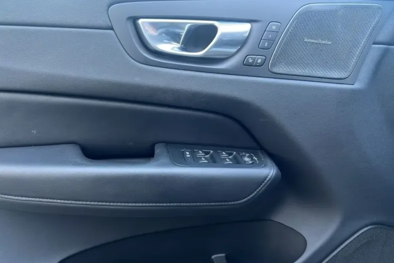 Volvo XC60 din 2023 cu 20.502 km - oferta VOL156786 - foto 10