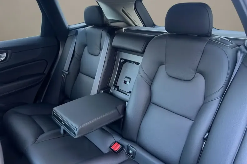 Volvo XC60 din 2023 cu 20.502 km - oferta VOL156786 - foto 11