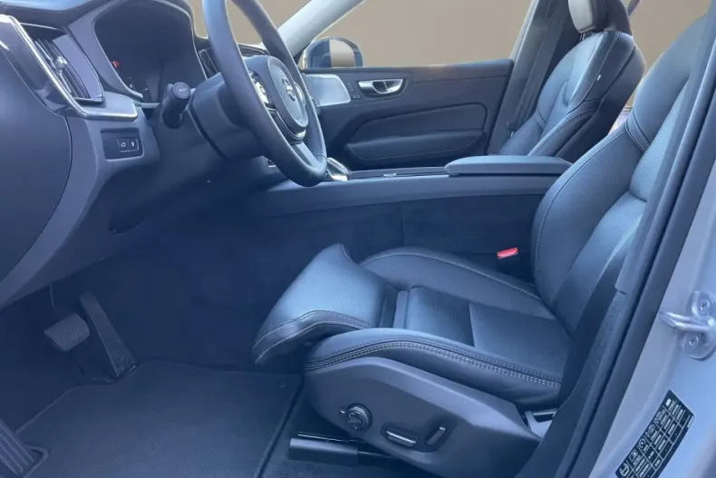 Volvo XC60 din 2025 cu 10.442 km - oferta VOL156787 - foto 6