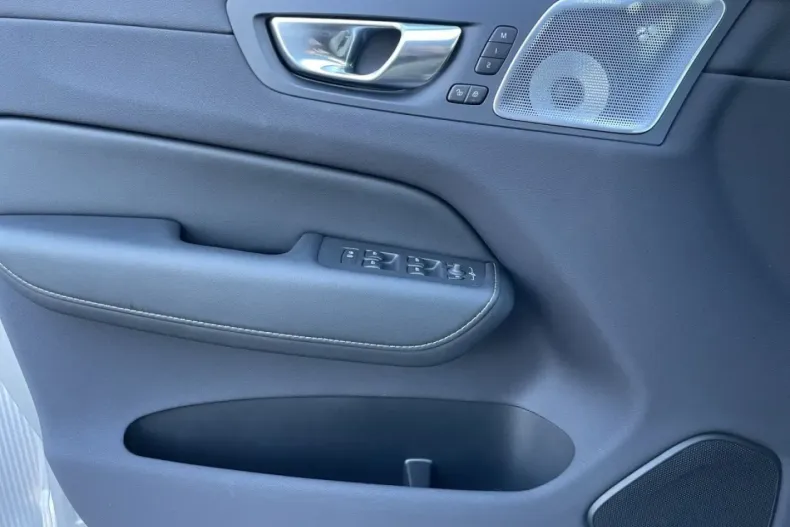 Volvo XC60 din 2025 cu 10.442 km - oferta VOL156787 - foto 10