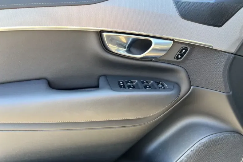 Volvo XC90 din 2024 cu 27.042 km - oferta VOL156788 - foto 10