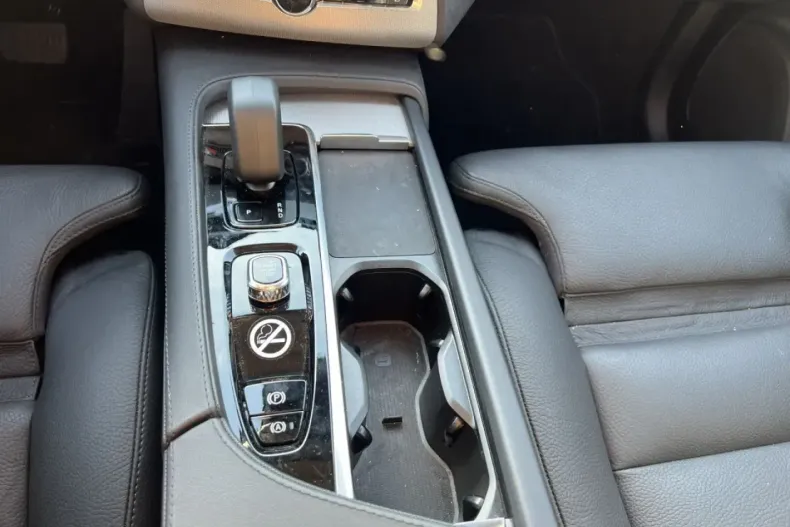 Volvo XC90 din 2024 cu 27.042 km - oferta VOL156788 - foto 18