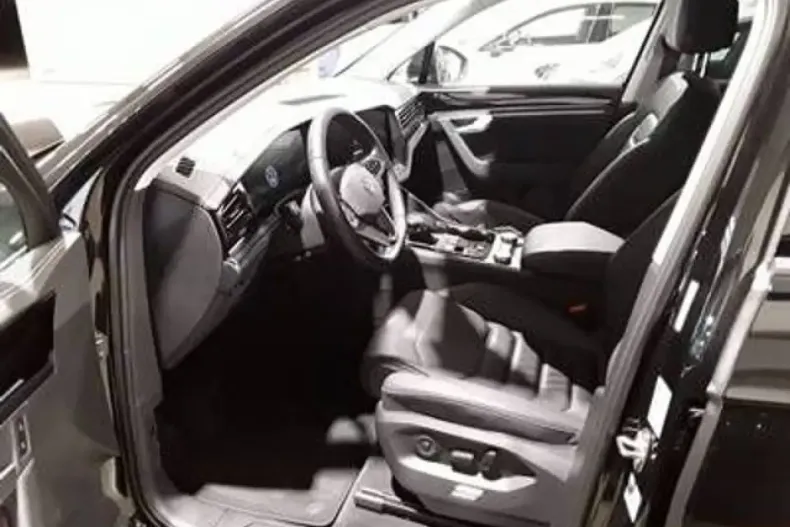 Volkswagen Touareg din 2025 cu 10.195 km - oferta VOL156789 - foto 3