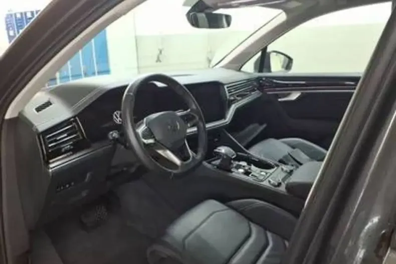 Volkswagen Touareg din 2025 cu 18.596 km - oferta VOL156791 - foto 3