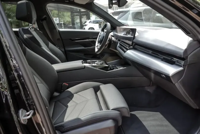 BMW 520 din 2024 cu 5.913 km - oferta BMW156795 - foto 7