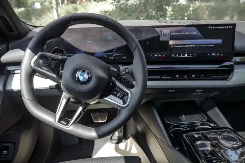 BMW 520 din 2024 cu 5.913 km - oferta BMW156795 - foto 11