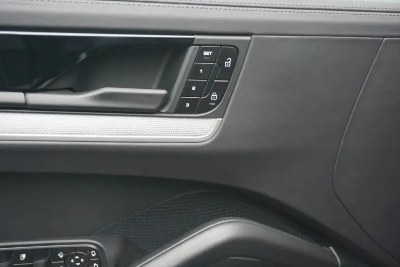 Porsche Cayenne din 2024 cu 17.985 km - oferta POR156812 - foto 27