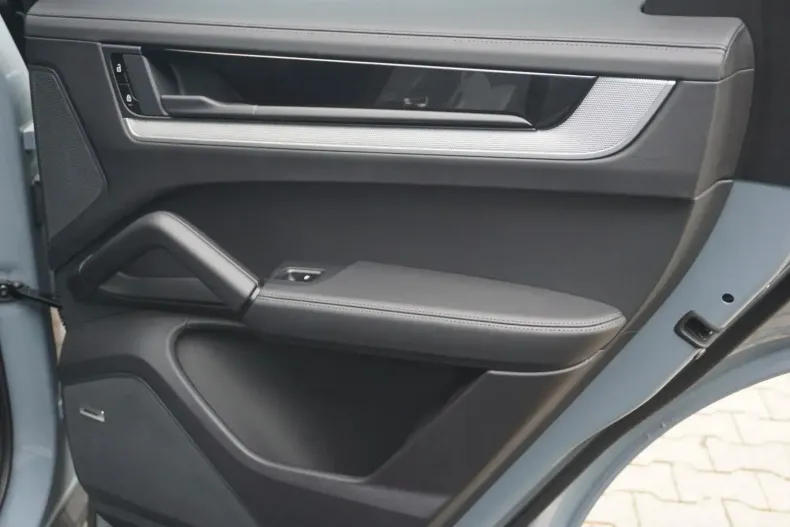 Porsche Cayenne din 2024 cu 17.985 km - oferta POR156812 - foto 34