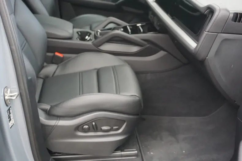 Porsche Cayenne din 2024 cu 17.985 km - oferta POR156812 - foto 35