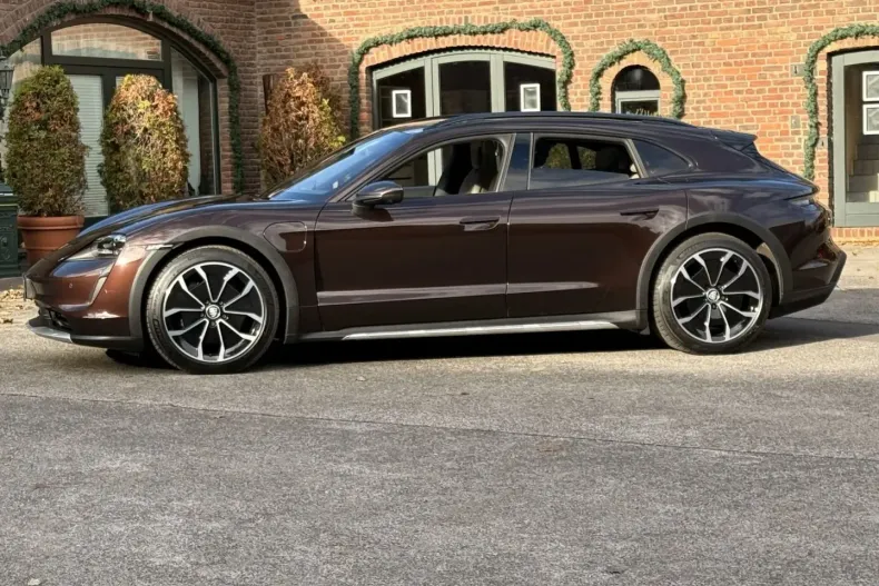 Porsche Taycan din 2023 cu 20.100 km - oferta POR156814 - foto 2